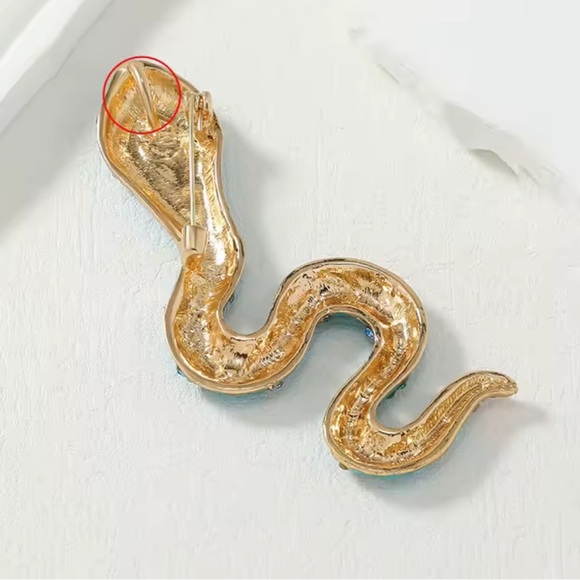 Serpenti White Gold Crystal Mystic Snake Brooch - Picture 6 of 6